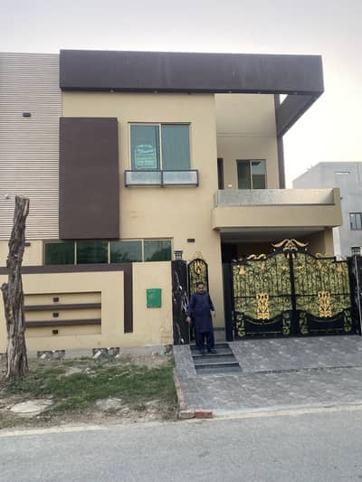 Corner main road 7 marla house gas's available