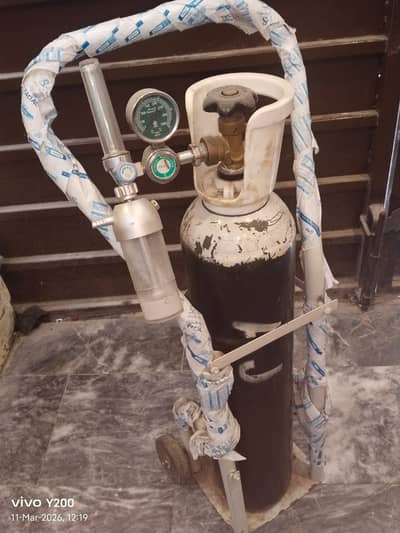 Oxygen Cylinder with Complete Accessories – For Sale