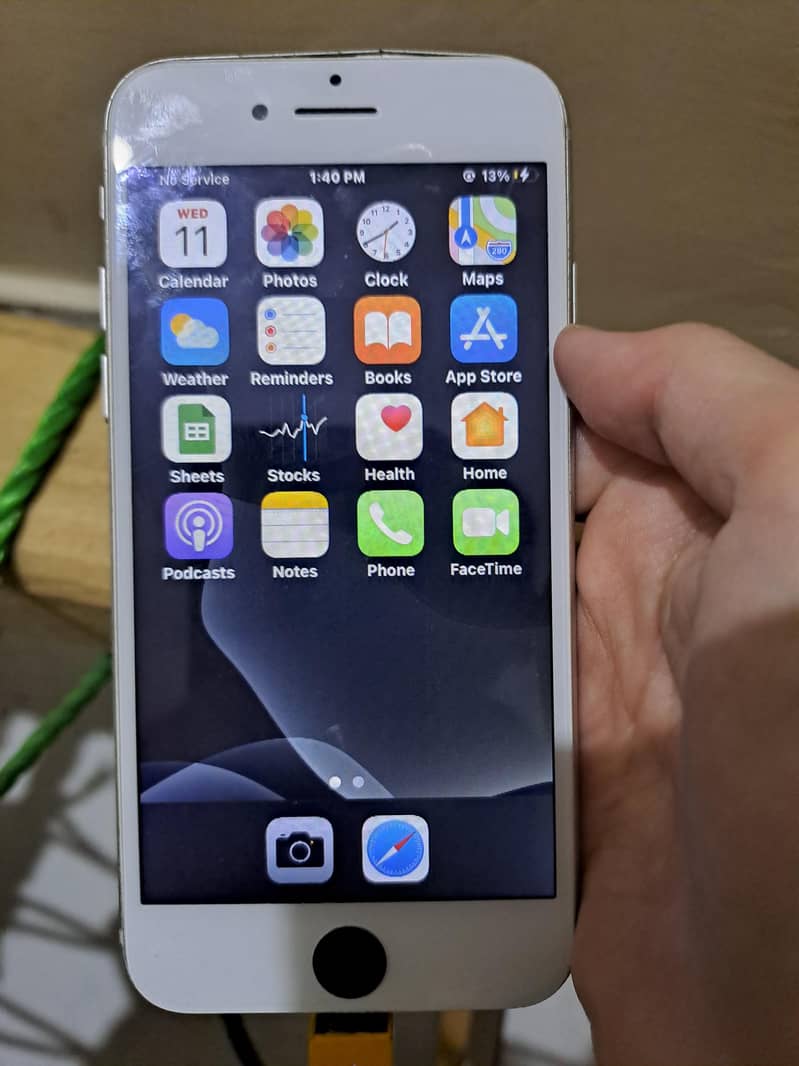 iphone 8 7/10 condition 0