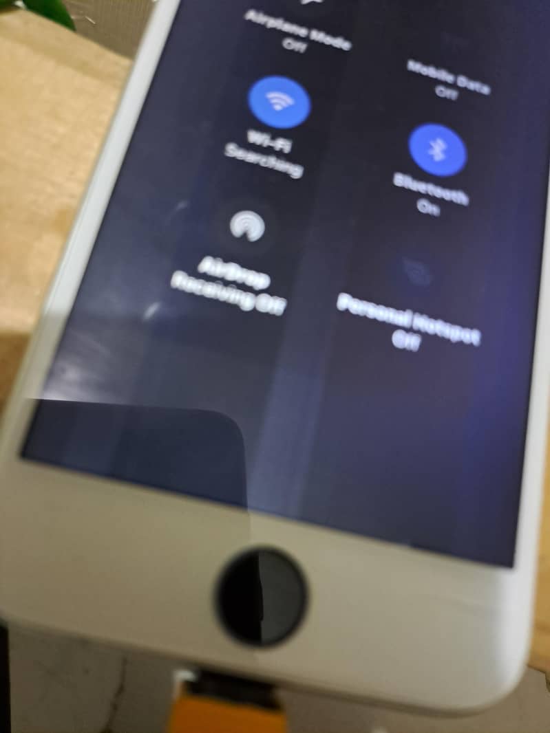 iphone 8 7/10 condition 4