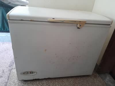 Deluxe Model Freezer