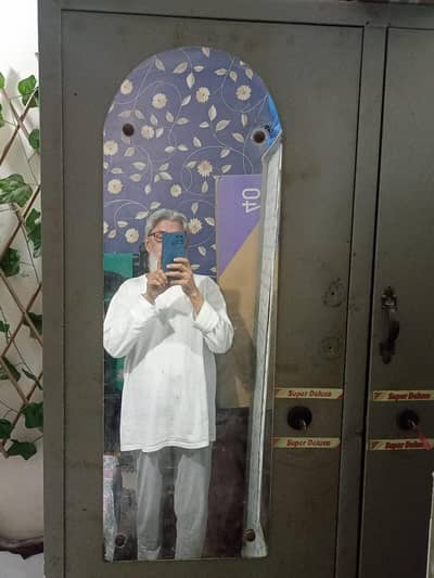 Iron Almari for urgent sale