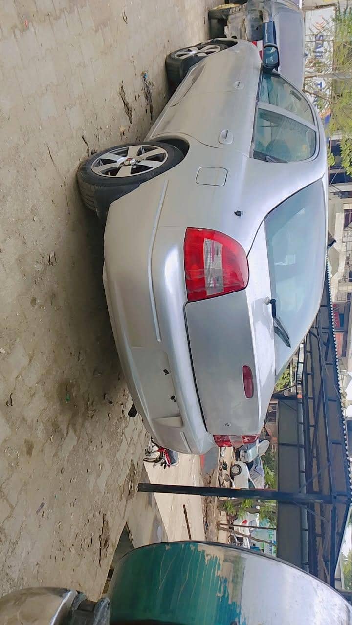 فیملی کے لے اچھی اور خوبصورت گاڈی 1