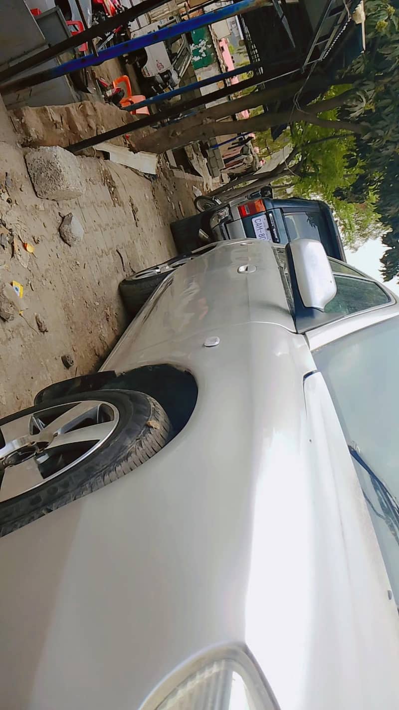 فیملی کے لے اچھی اور خوبصورت گاڈی 2