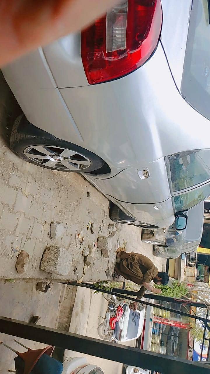 فیملی کے لے اچھی اور خوبصورت گاڈی 3