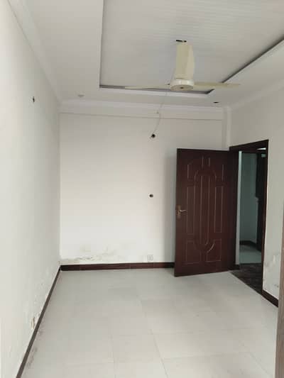 Two bedrooms unfurnished flat available for rent in E11 2