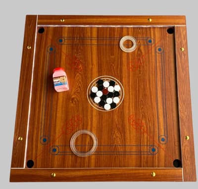 carrom board 32,inches new condition with goti and powder