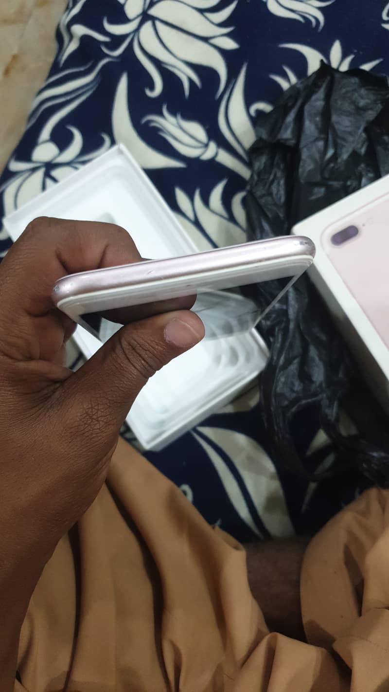 Apple iPhone 7 Plus 3