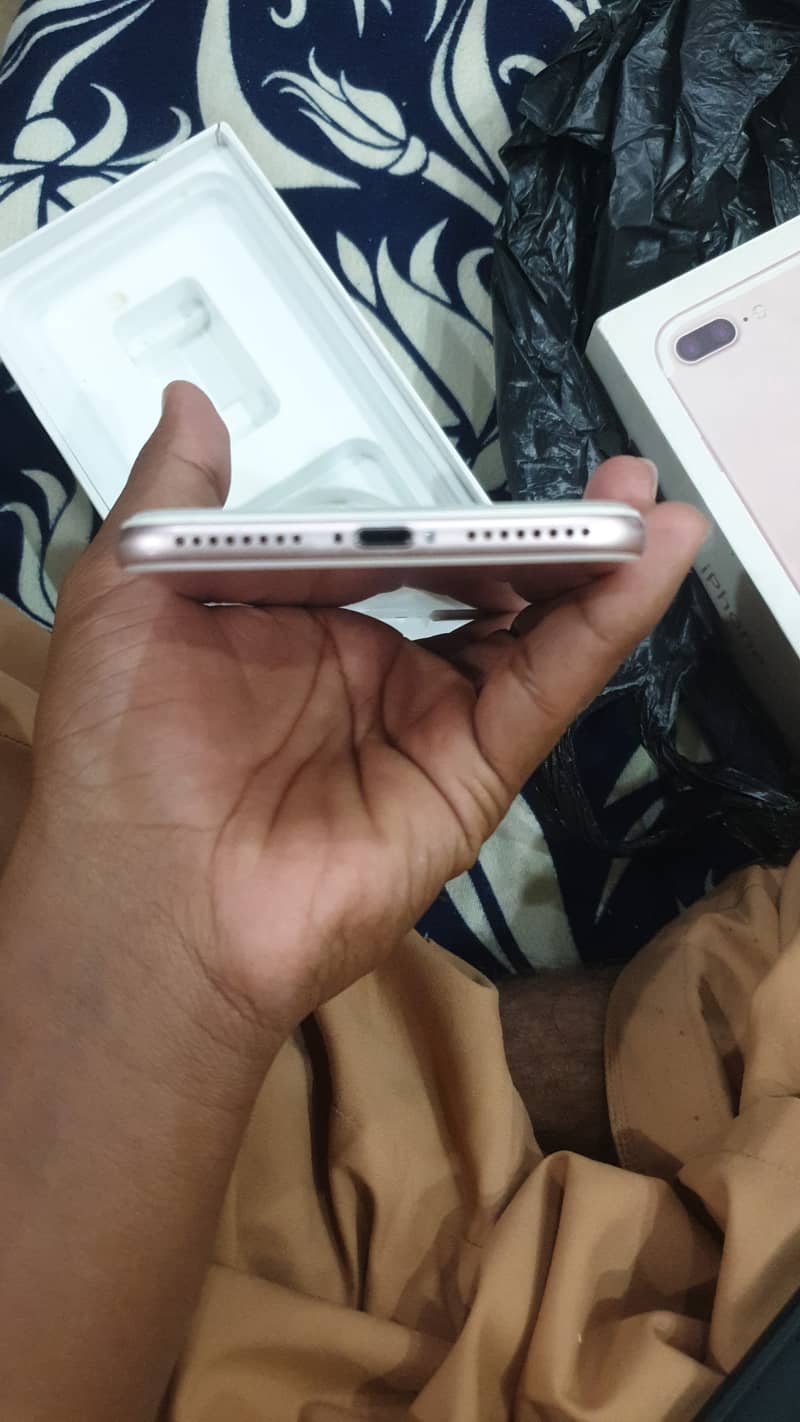 Apple iPhone 7 Plus 4