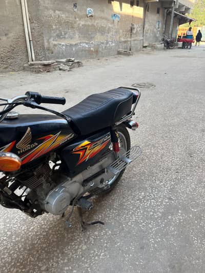 sale Honda 125 koi kam nhi bike me bilkul ok hai