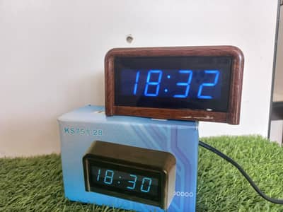 LED digital alarm clock date time calander alarm temperature