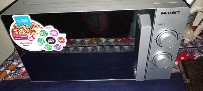 This oven is completely new. Whatsapp number 03286958864