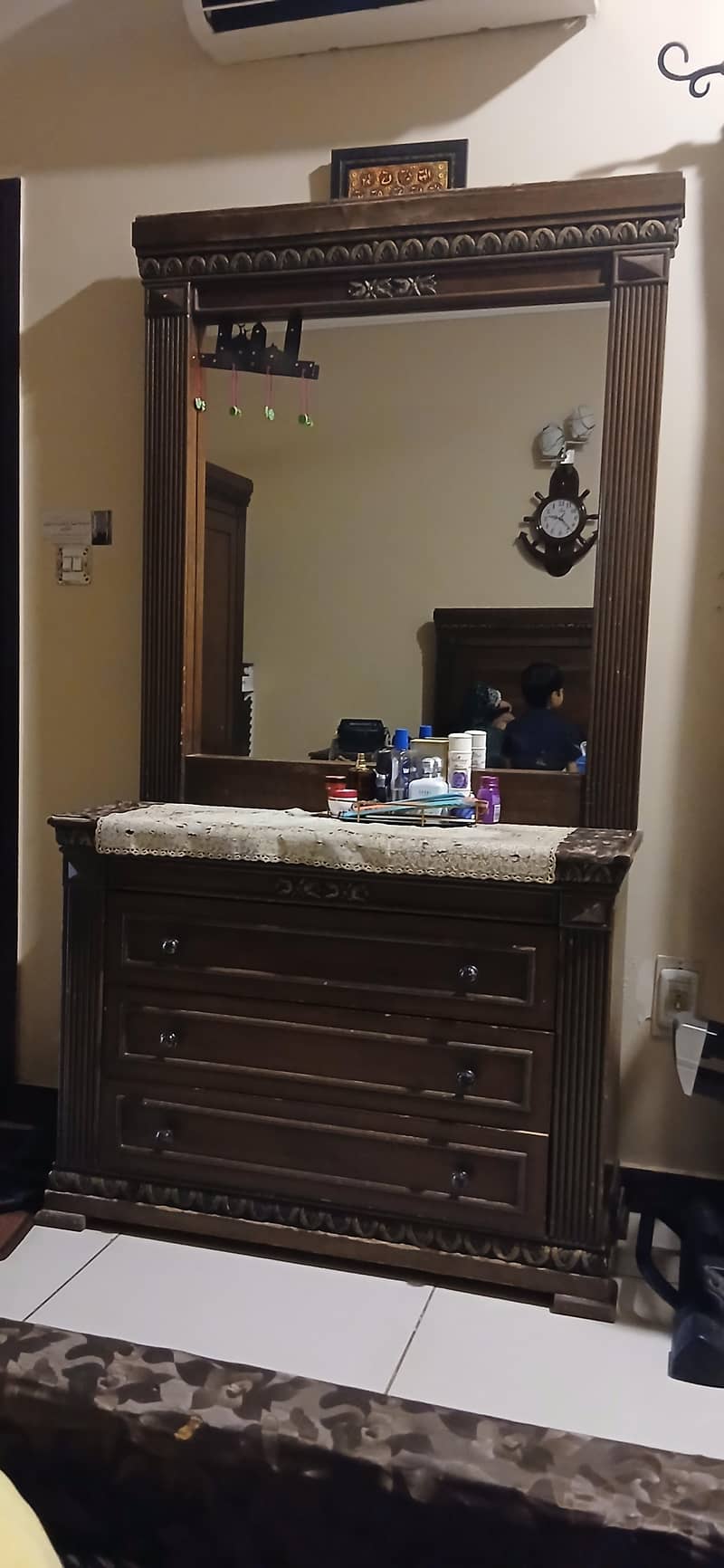 dressing table and wardrobe 0