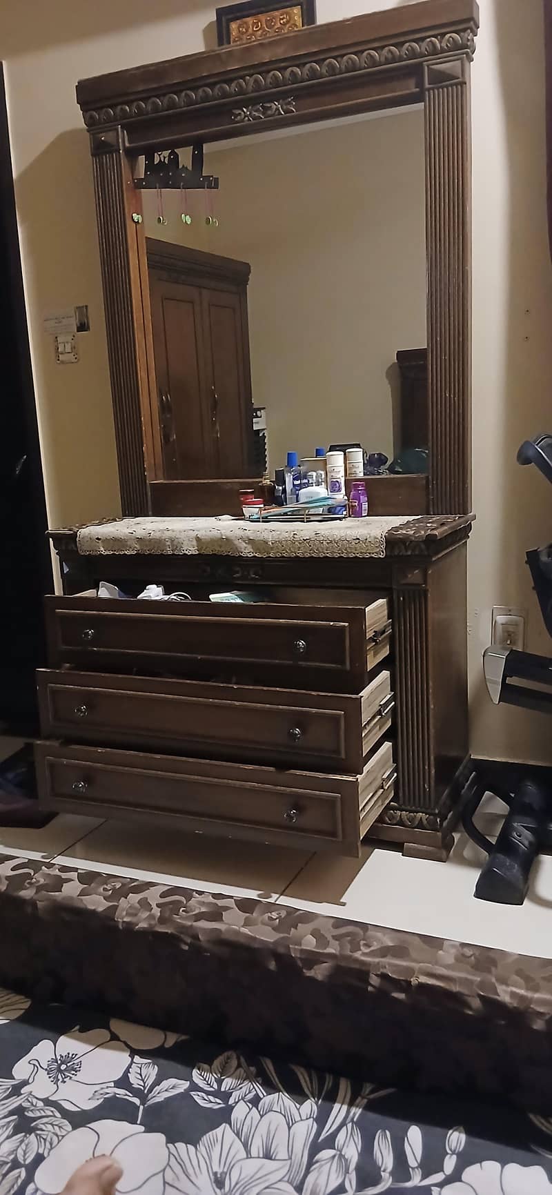 dressing table and wardrobe 1