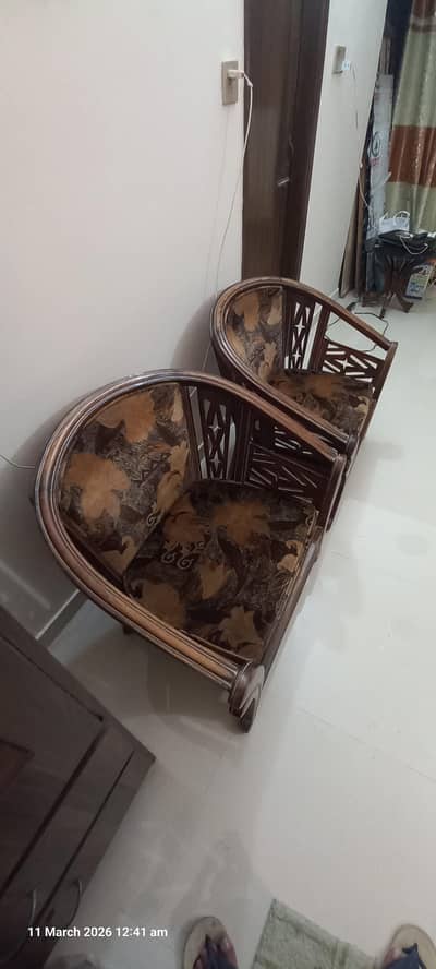 Chiniot Style Pure Wood 5-Seater sofa set in Excellent Condition