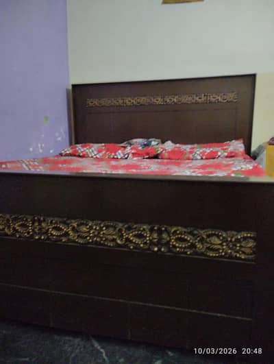 Queen Size Bed with Orthopedic Mattress – Excellent Condition