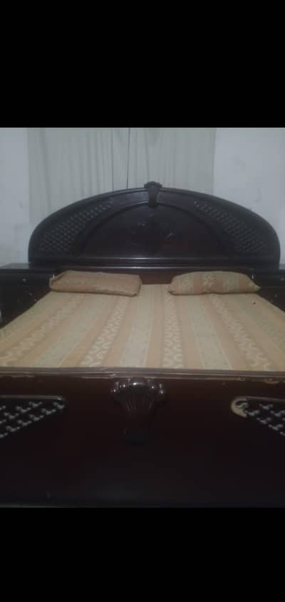 Double Bed with Mattress + Dressing Table (Complete Set) – Rs 40,000