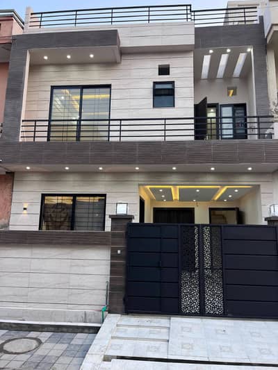 7 MARLA UPPER PORTION LIKE NEW