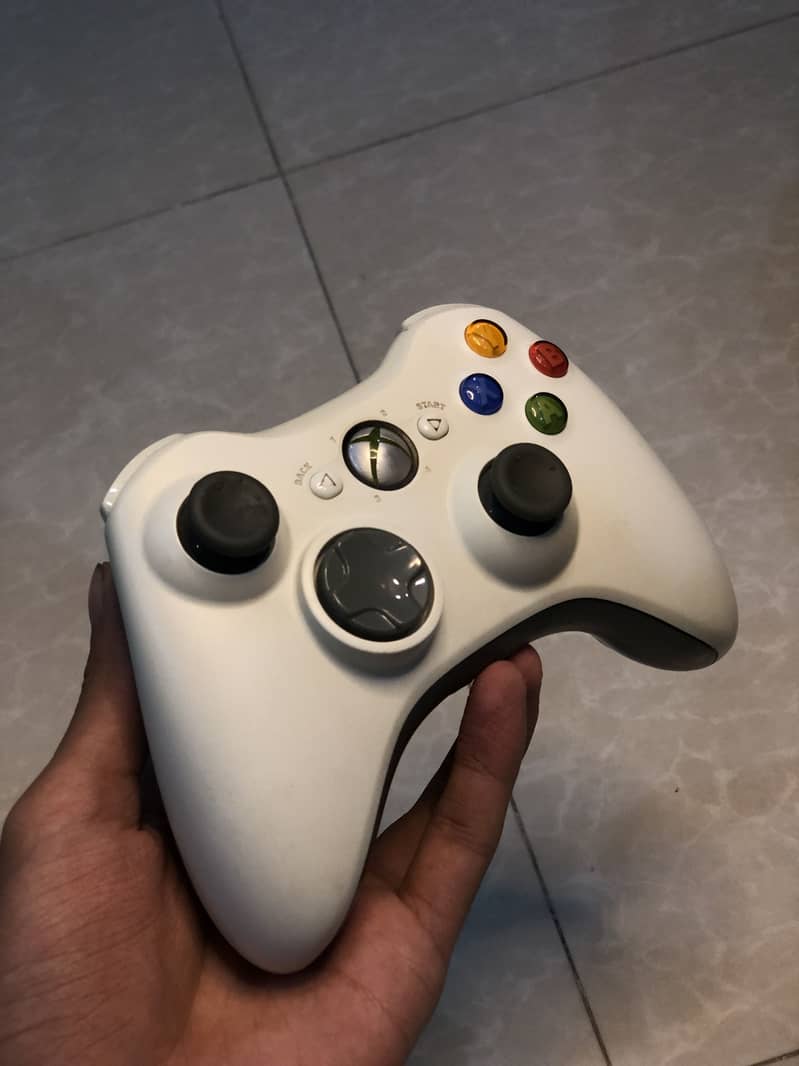 Xbox 360 with 2 wireless controller 2