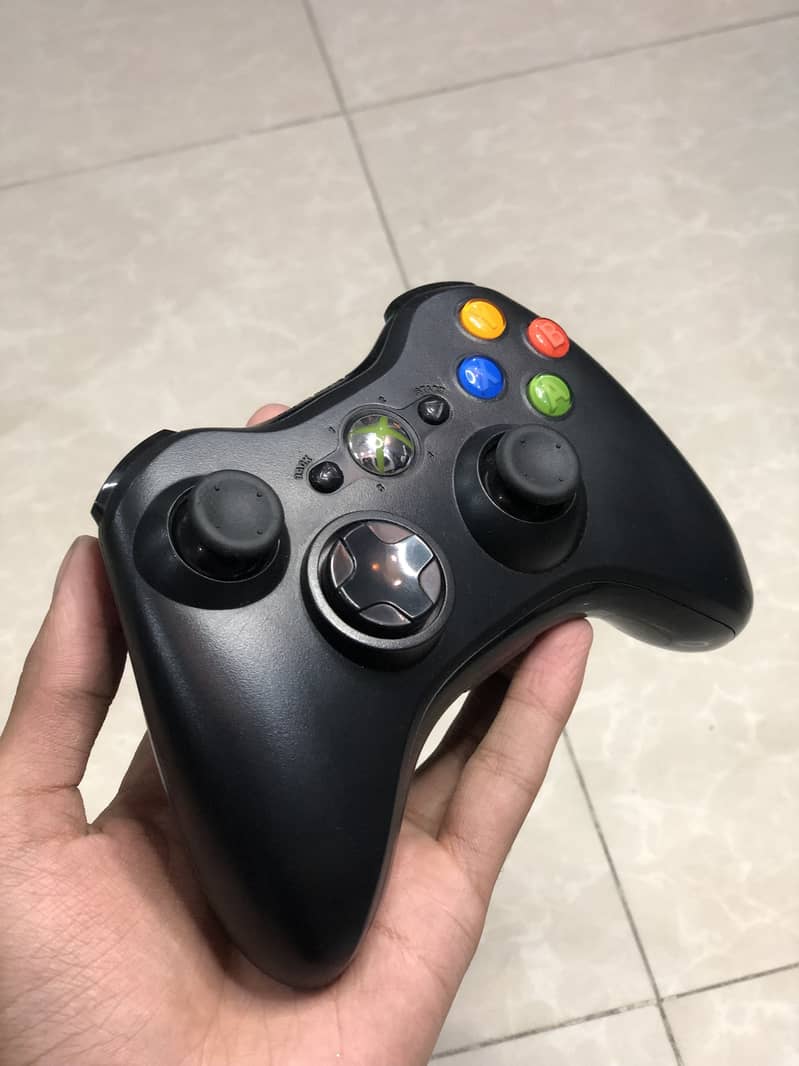 Xbox 360 with 2 wireless controller 4