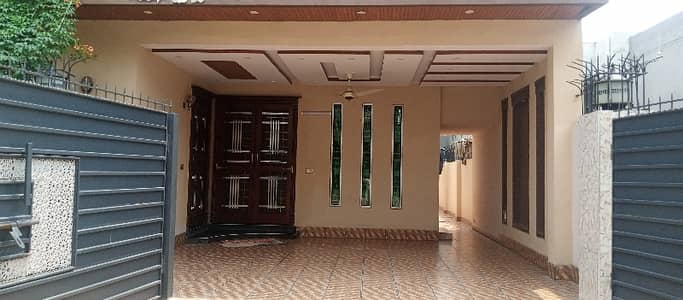 10 Marla Brand New Owner Build Triple Storey House For Sale In LDA Avenue 1