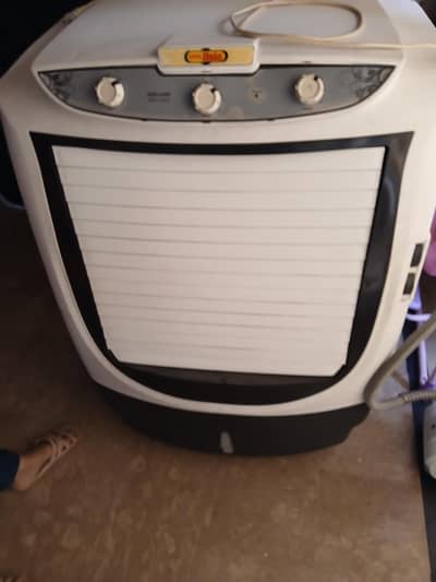 cooler in good condition never open n repaired 5 years used
