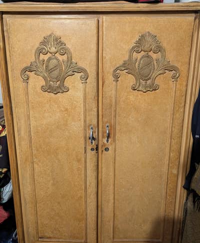 2 door heavy wait wardrobe / almari for sale