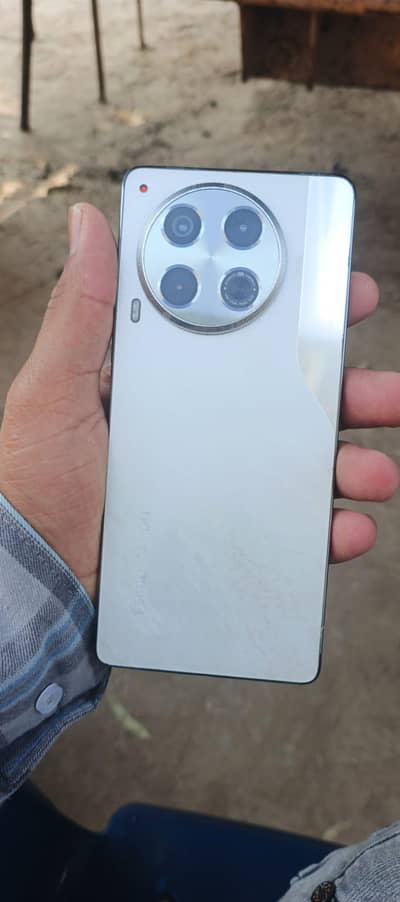 camon 30.12+6 gb ram 256 memory