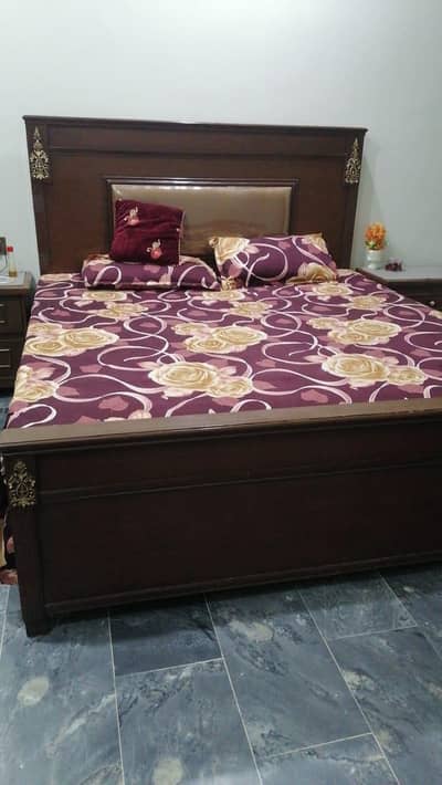 Bed with Side tables