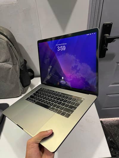 Macbook pro 2.9 GHz 6-core intel Core i9|32 GB 2400MHz