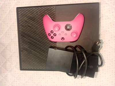 I'm selling an Xbox One one month used only