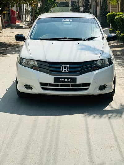 Honda city 2013 contact:03211761086