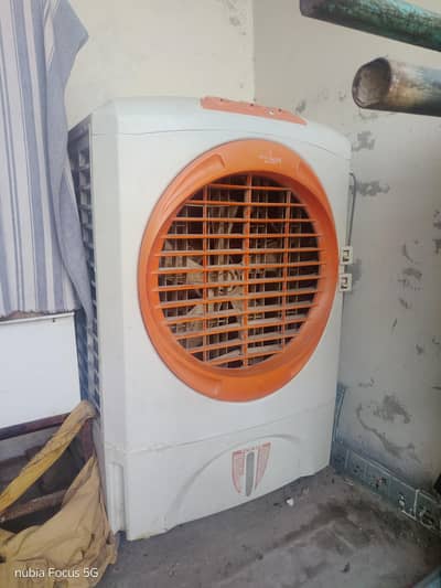 Full size plastic Cooler with perfect Condition Cooling Best