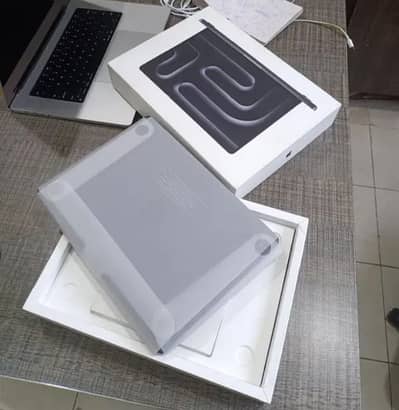 Apple MacBook pro M2 max with full box 2023