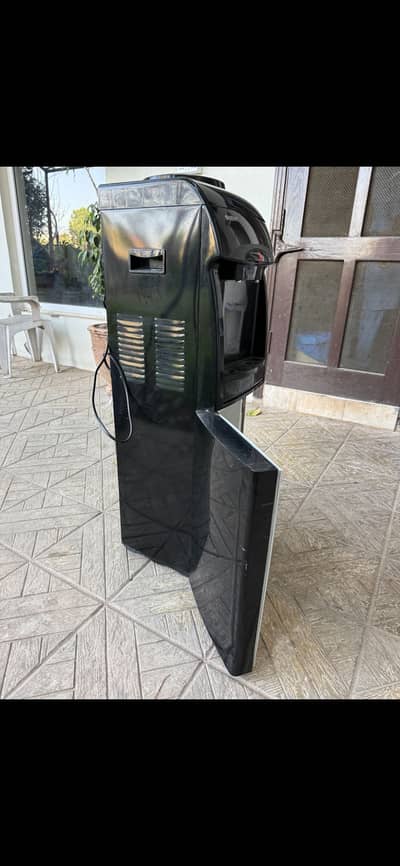 Orient water dispenser