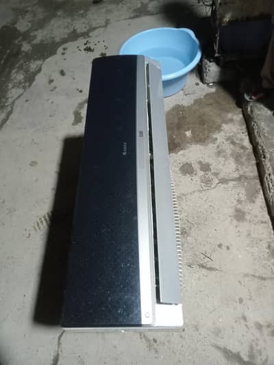 Gree 1.5 ton d,c inverter