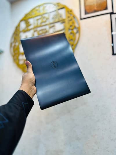 Dell precision 7720 . . Core i7 7th Gen (HQ) ,4k touch display,4gb Gpu