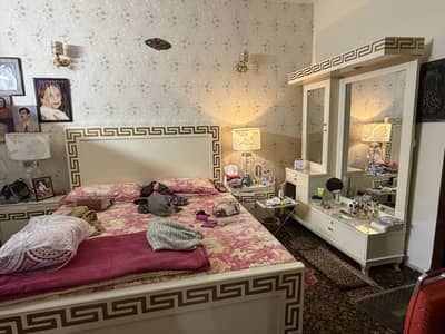 High gloss finish bed dressing and wardrobe with mattress