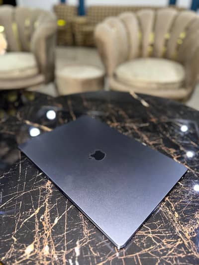 Apple MacBook Pro M2