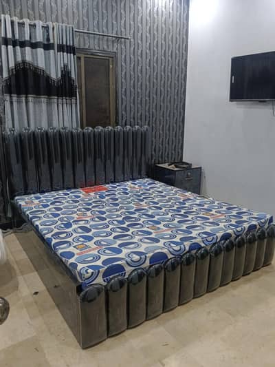 Bed New slightly used mint condition