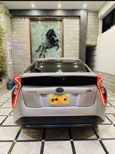 Toyota Prius S safety 18/22