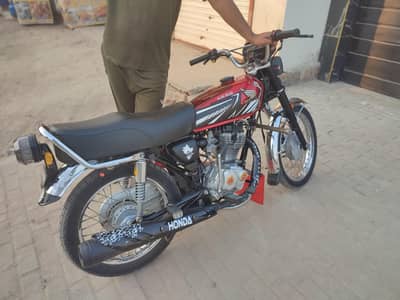 Honda 125 Red color 24 model ha