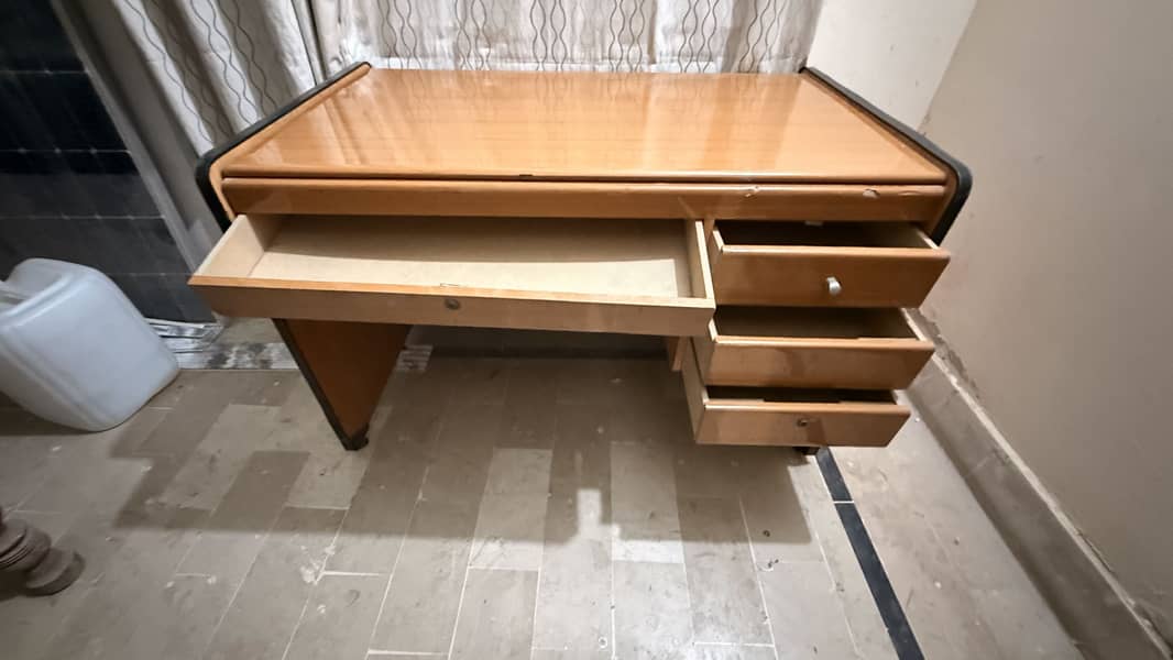 Office table used 1