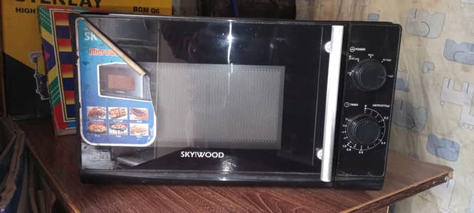 Skywood Microwave Oven 800W – Good Condition – For Sale