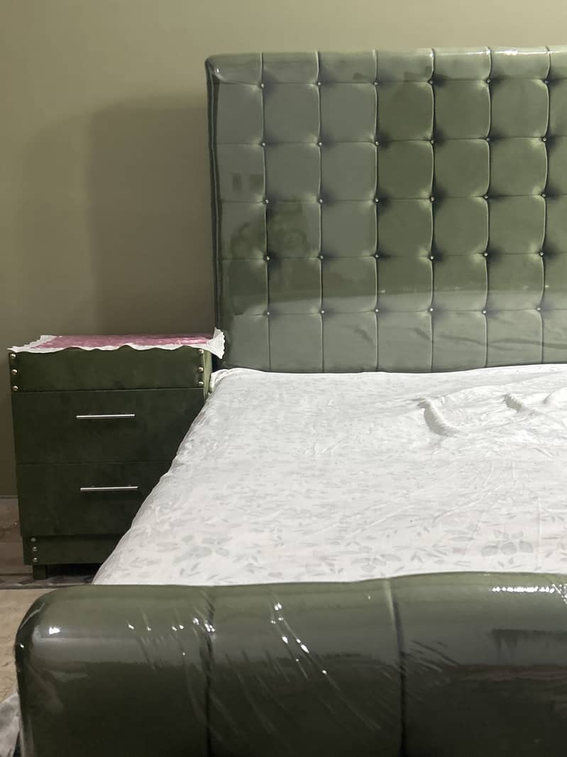 Double bed with bed box 0