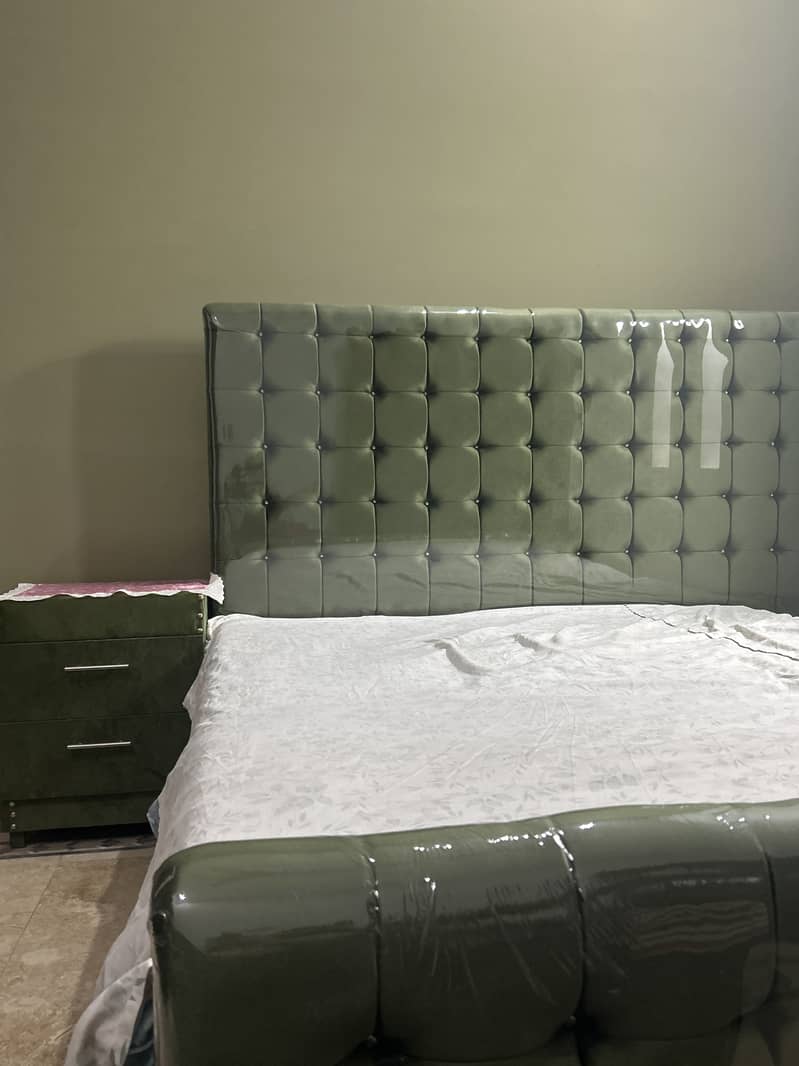 Double bed with bed box 1