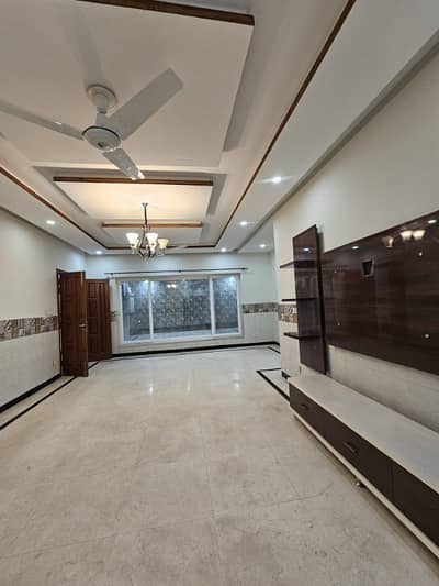 1kanal new brand open basement available for rent
