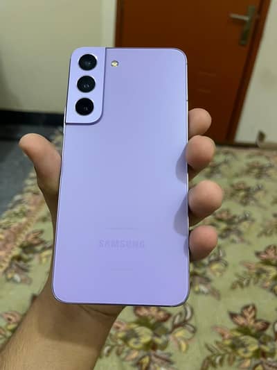 Samsung s22. read the description for details