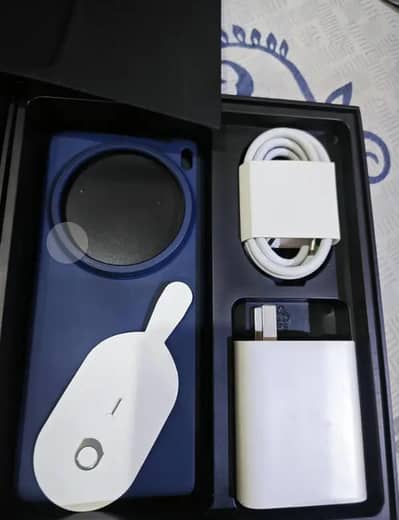 Vivo x200 Pro16/512 gb Mobile urjant sale Complete Box