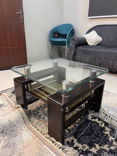 Side table for sale with 1 centre table